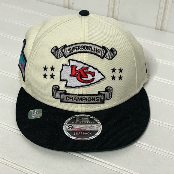 New Era Men's Cream Kansas City Chiefs Super Bowl LVII Champions Hat - Picture 2 of 4